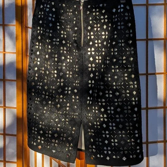 Elie Tahari Dual-layer Formal Skirt, Black cutout fabric and silky Pearl lining - Picture 12 of 12